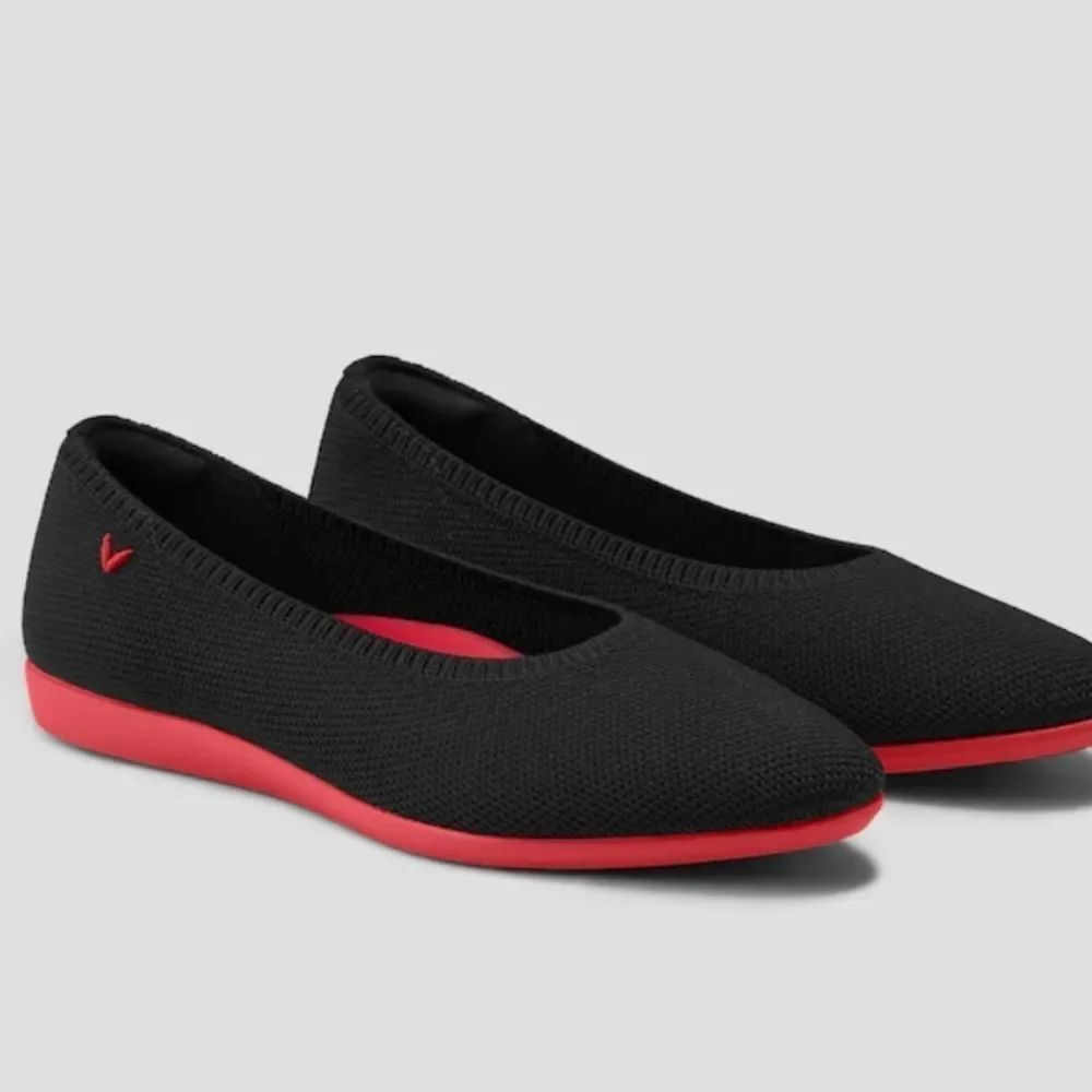 Vivaia Lightweight Almond-Toe Flats Tamia Walker Black Red Size 10.5